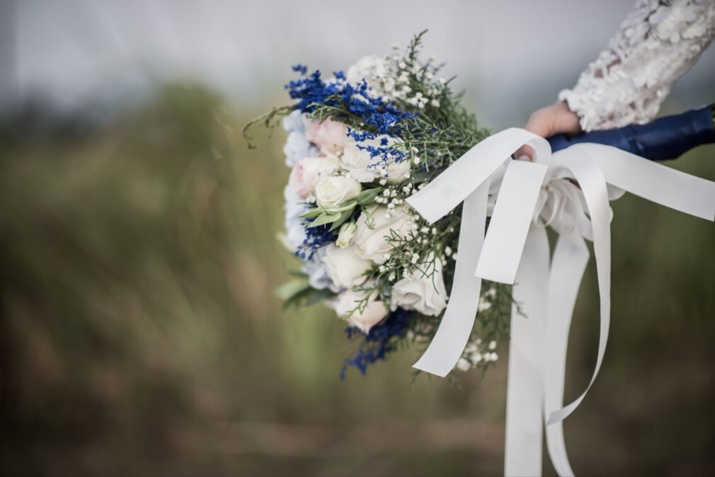 Bride hand holding flower in wedding day