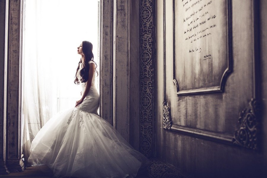 has become the quintessence of all photographic styles and trends. And to be a really good wedding photographer these days, you have to be versatile and be able to work in each of these areas.