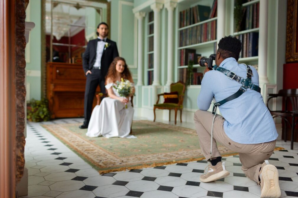 Photographer and married couple in photoshoot